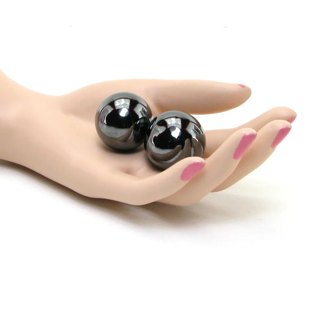 Nen-Wa Magnetic Hematite Balls in Black Vancouver – product detail